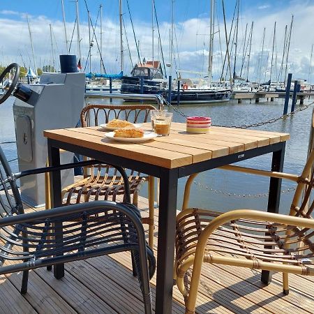 Luxury Houseboat In Volendam Marina Hotel Eksteriør billede