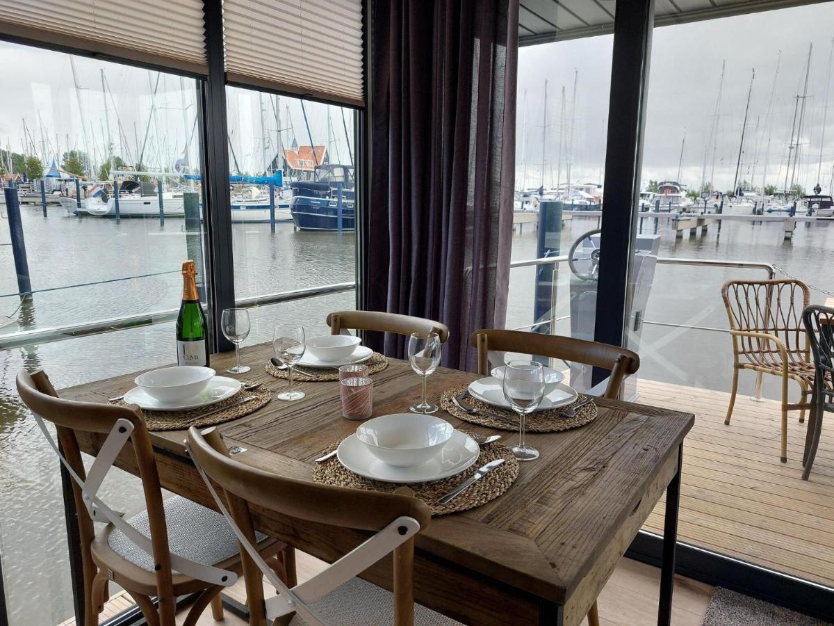 Luxury Houseboat In Volendam Marina Hotel Eksteriør billede
